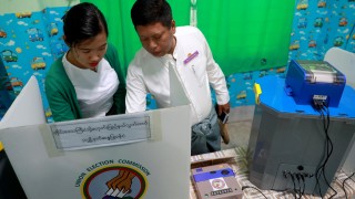 Гласоподавателите в разкъсвания от война Мианмар гласуват на 11 януари