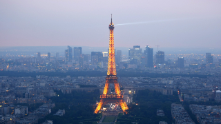 Парижани разрешиха два небостъргача колкото Айфеловата кула