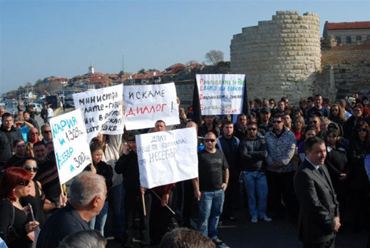 Несебърлии спират булдозерите с декларация