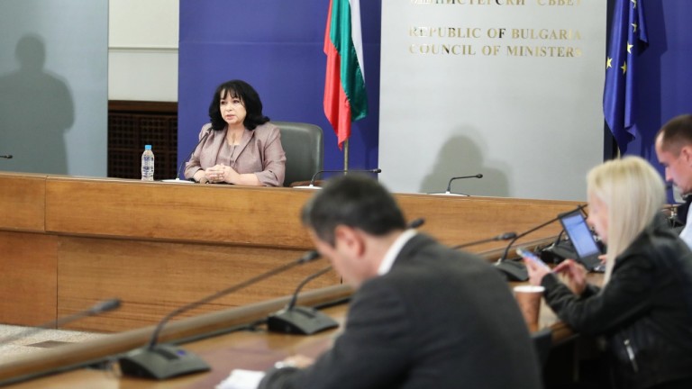 Петкова обеща проверка на КЕВР на сметките за парно октомври месец
