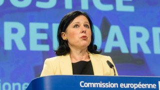 Еврокомисар Вера Юрова се заема с партийните субсидии след сигнала на БСП към ЕК
