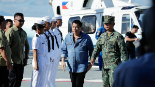 Филипинският президент Родриго Дутерте предлага на заподозрени за наркотици да потърсят