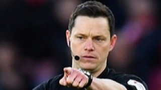 Футболните съдии Дарън Ингланд и Даниел Кук които придобиха негативна слава