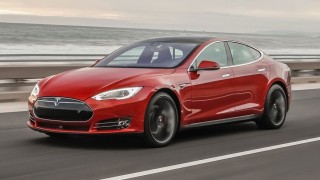 Tesla изтегля рекорден брой дефектни коли