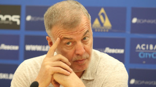 Защо Наско Сираков се опитва да вменява отговорност на феновете на Левски?