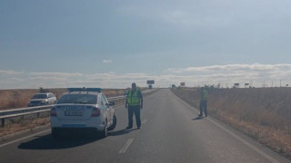 Мотор се е ударил в лекотоварен камион на пътя село