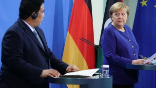 Германският канцлер Ангела Меркел настоя за изтеглянето на чуждестранните наемници