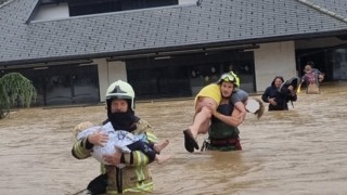 Проливни дъждове описани от спасителите като библейски удариха Северна и