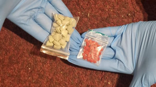 Полицията задържа трима с различни видове дрога в София