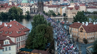 Близо 5000 души протестираха вчера в Прага срещу чешкия президент