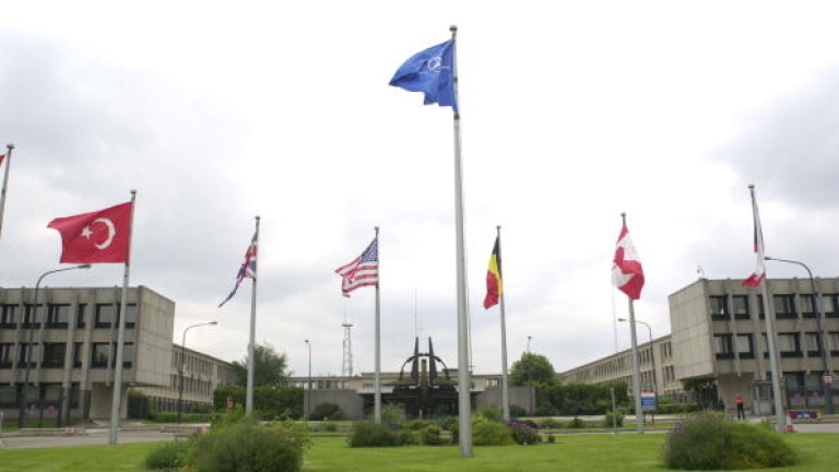 НАТО заклейми новия договор на ООН за забрана на ядрените оръжия