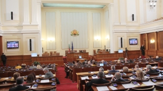 Правната комисия на Народното събрание изслушва на открито заседание 18 те