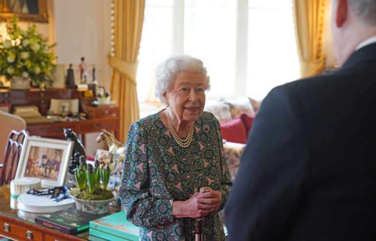 Кралица Елизабет по време на своите служебни срещи