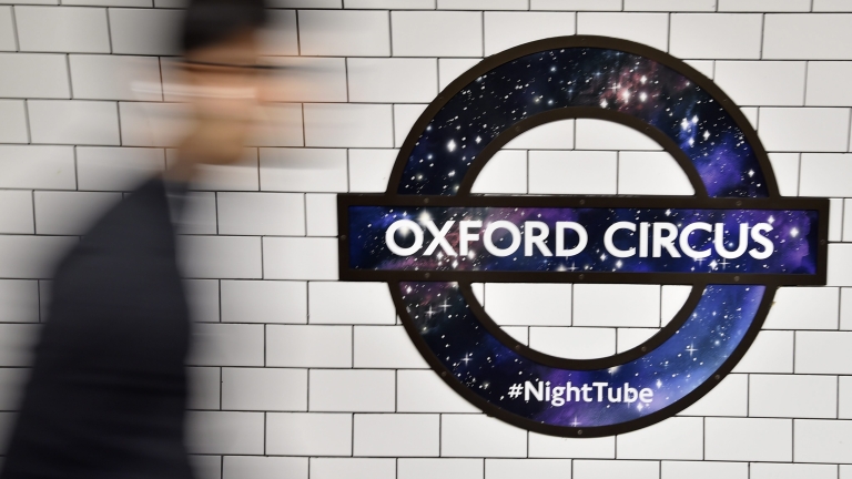 Обезвредиха съмнителен пакет в лондонското метро 