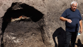 Четири ранннонеолитни гроба на почти 8 000 години в селището