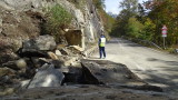 Огромна скала падна на пътя към Рилския манастир