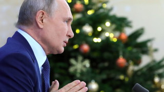 Руският президент Владимир Путин коментира че все още не е