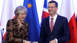 Британският премиер Тереза Мей даде на Полша рядко срещана много