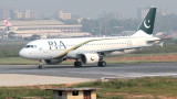 Пътнически самолет се разби в Пакистан