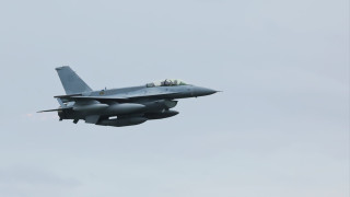 Българският F-16 с първи полет