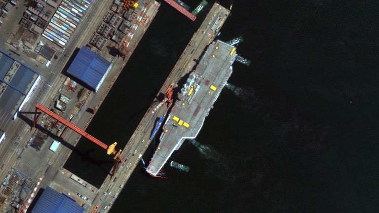 Китай изпрати новия си самолетоносач и бойни кораби в Южнокитайско море