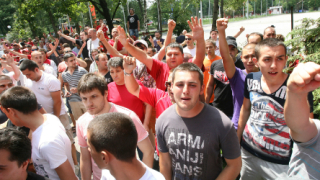 Феновете на ЦСКА протестират в Благоевград