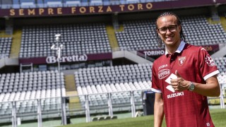 Милан прати в Торино уругвайския национал Диего Лаксалт Левият защитник