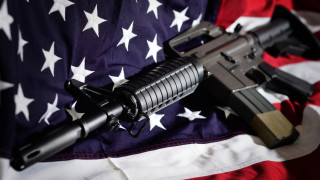Американският щат Илинойс забрани продажбата на много видове полуавтоматични оръжия