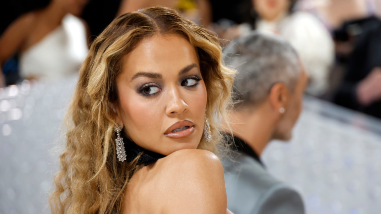 Рита Ора и забавленията по бански в Ибиса