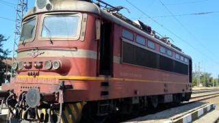 Бързият влак от Бургас за София аварира преди гара Карнобат
