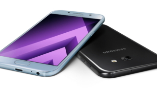 Samsung пуска нови три по-евтини и водоустойчиви смартфона