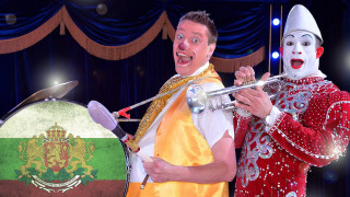 Че нали демократическата общност това иска по малко политици повече