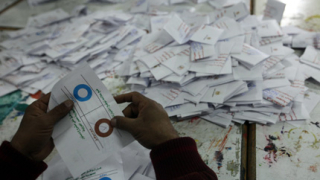Обявяват резултатите от референдума за египетската конституция
