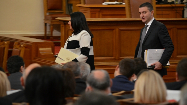 Влади Горанов разбива дисциплината в парламента, недоволни депутати