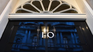 Британски министри са предупредили че премиерът Тереза Мей ще бъде