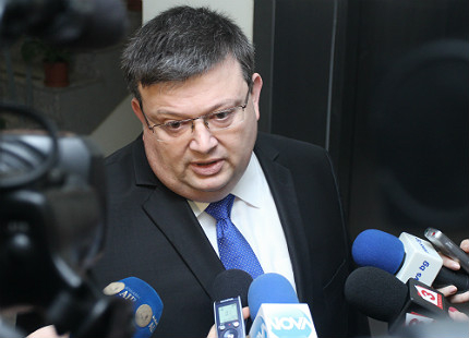 Цацаров казва до края на деня за имунитета на Волен Сидеров