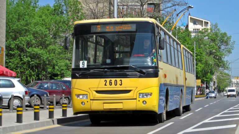 След ремонт на кръстовище в Плевен тролейбусите се оказаха в насрещното