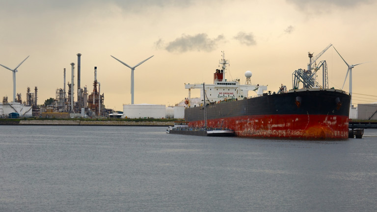 Китай изпраща огромни танкери с гориво към Европа