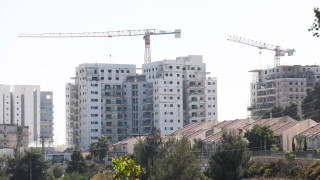 Въоръжен мъж е стрелял по тичащи израелци от преминаваща кола