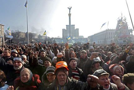 Съветник на Путин ръководил снайперистите на „Майдана", твърди Порошенко