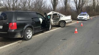 Тежка катастрофа блокира движението по главния път София Варна