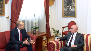 Държавният глава Румен Радев с управителя на Българската народна банка Димитър Радев