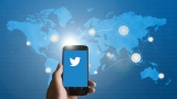 Акциите на Twitter се сринаха с 40% от началото годината  