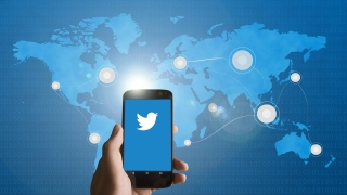 Google нае консултант за придобиването на Twitter