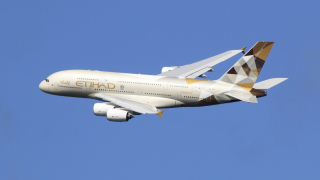 Авиогигантите Etihad и Emirates спират полетите до Катар