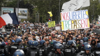 Във Франция десетки хиляди протестират срещу преминаването на зеления сертификат