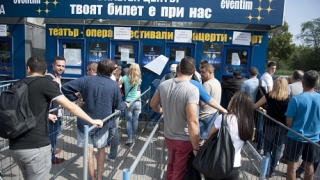 Извиха се опашки за билети пред касите на "Васил Левски" 