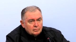 Дебатът за приемането на зеления сертификат за влизане в Народното