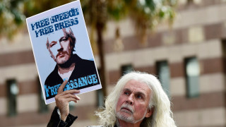 Съоснователят на Wikileaks Джулиан Асандж трябва да остане в затвора
