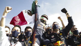 Макс Ферстапен триумфира в Гран при на Мексико